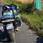 Wypadek policyjnego motocykla BMW w Łowiczku. Policjant trafił do szpitala
